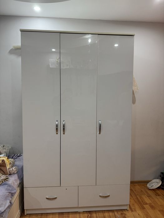 Шкаф ш120 в200 гл580+комод