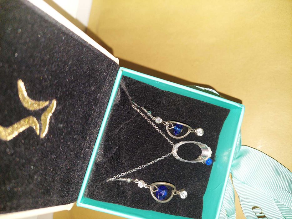 set colier si cercei in cutie cadou cu fundita charm