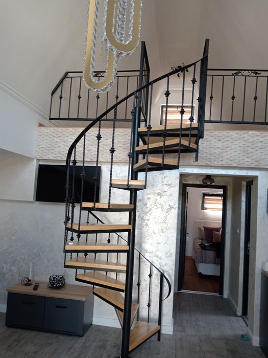 Scara interioara  în spirală-eleganță și funcționalitate