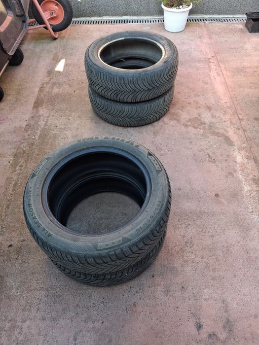 Anvelope all season Michelin 195/55 R16 2 buc., și  Imperial  195/55 R16  2 buc. ,stare bună.