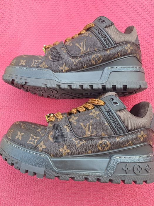 Pantofi Luois Vuitton nr 43 pret 499 euro