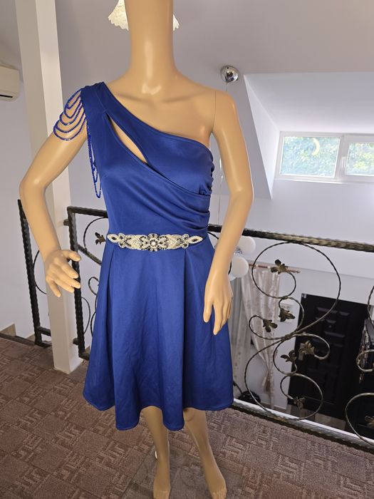 Rochie albastră cu umăr gol