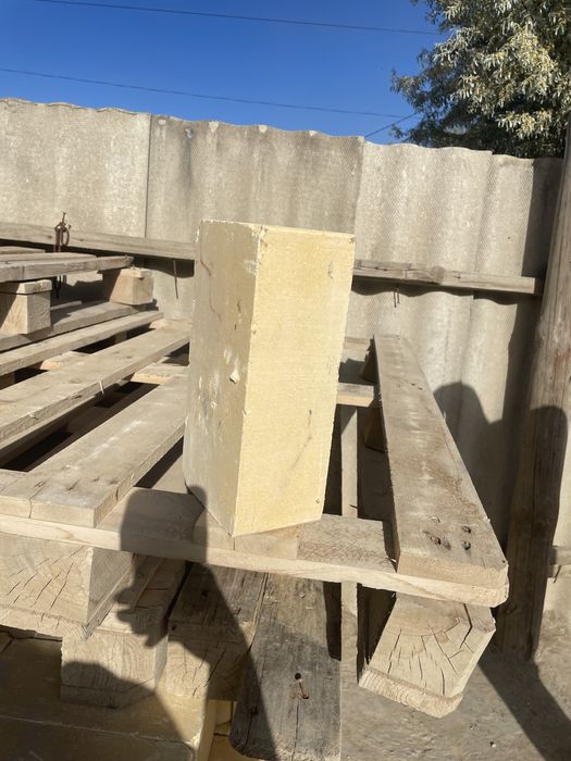 Кирпич желтый срочно продам