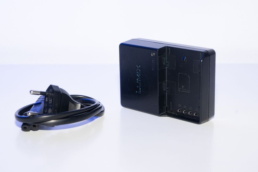 Încărcător pentru acumulatori Panasonic BLF19