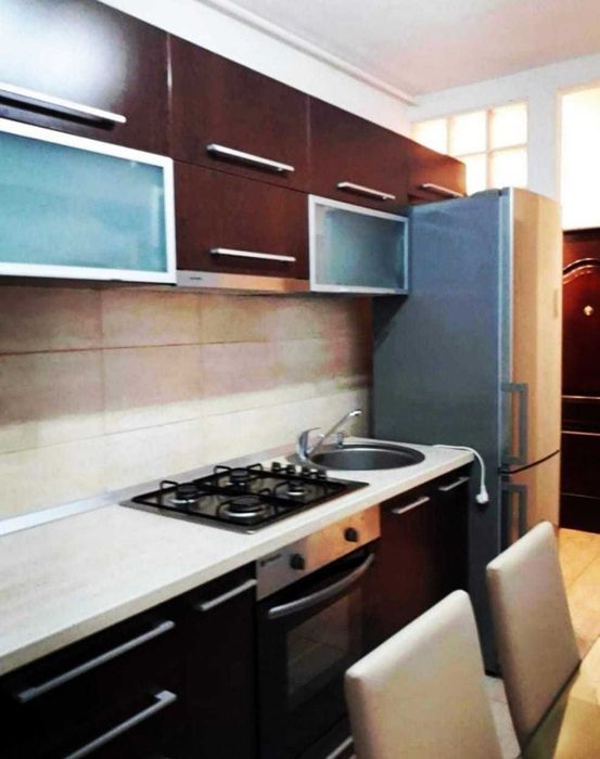 vand apartament cu 2 camere