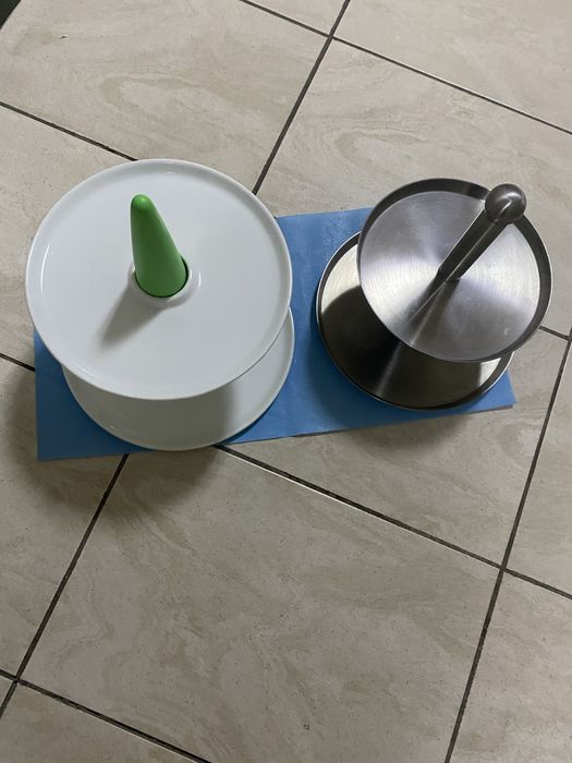 Этажерки удобны для сервировки