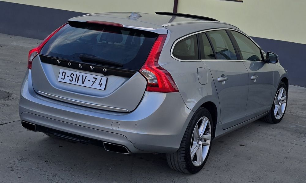 Volvo V60 Plug-In Hybrid * Summum * AWD * 4x4 * Automat