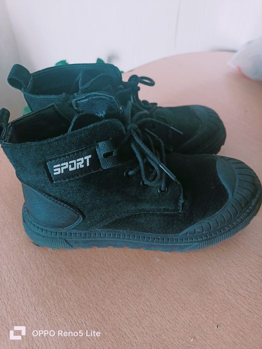 Продам детские ботинки