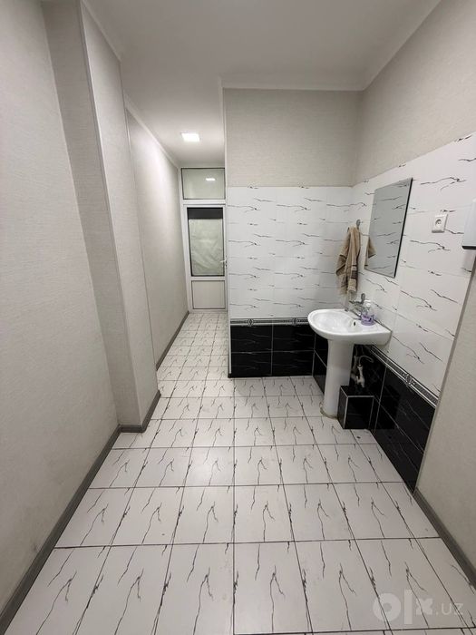 Чиланзар -6 Орентир: Катартал 200 м²  вдоль дороги под офис, клиника