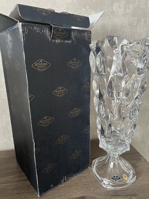 Продам вазу хрустальную Чехия