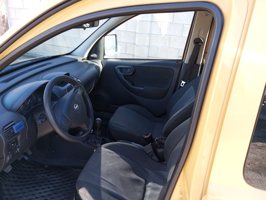 Опел комбо метан.