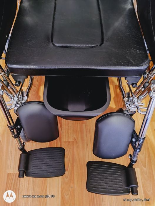 Инвалидное кресло-коляска для взрослых.