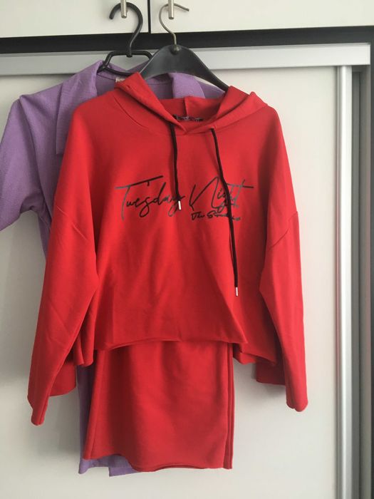 Черен комплект, Червен спортен комплект