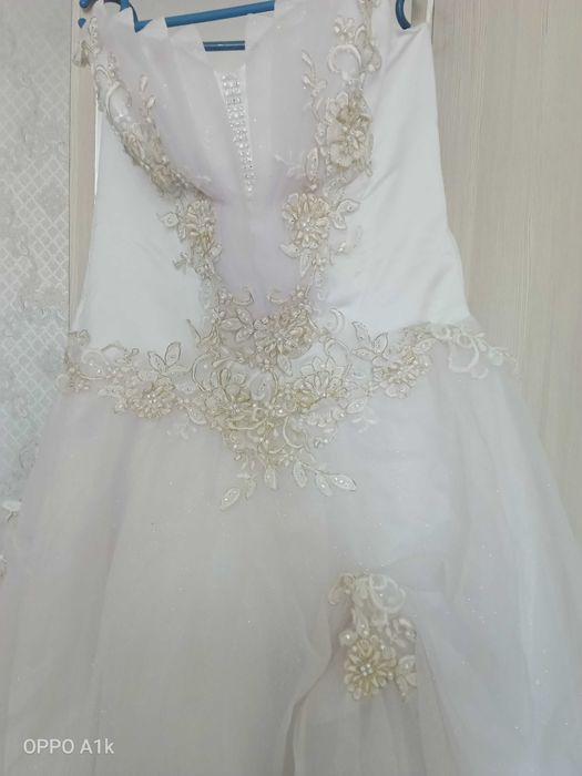 Продам свадебное платье песочное