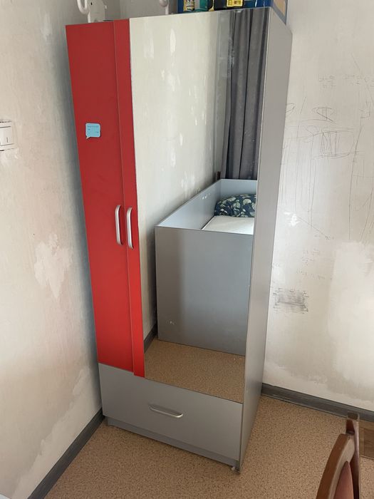 Мебель (шкаф и кровать)