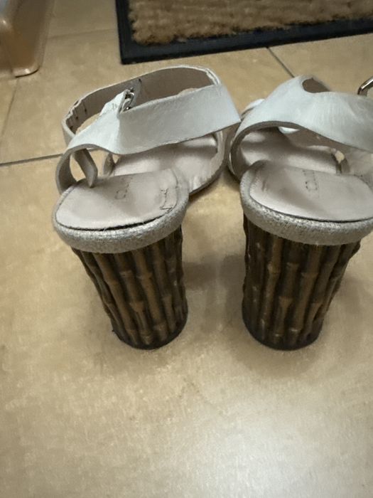Босоножки Nursace