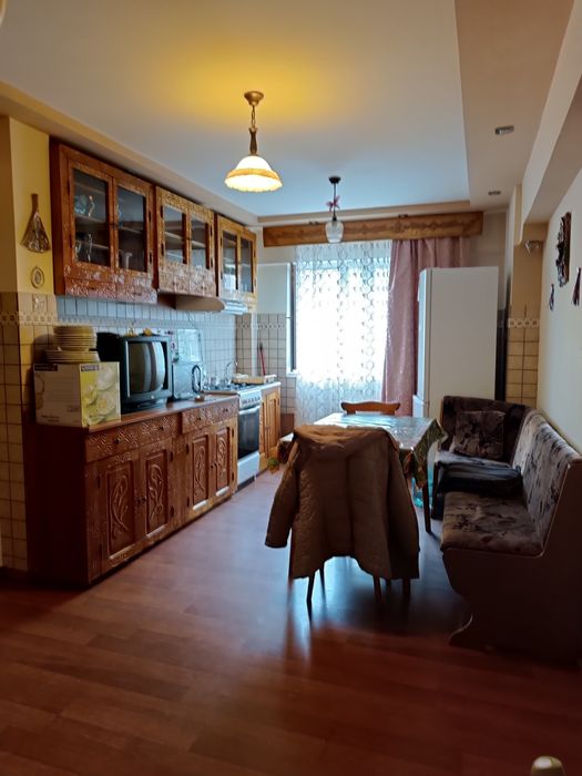 Vând apartament decomandat