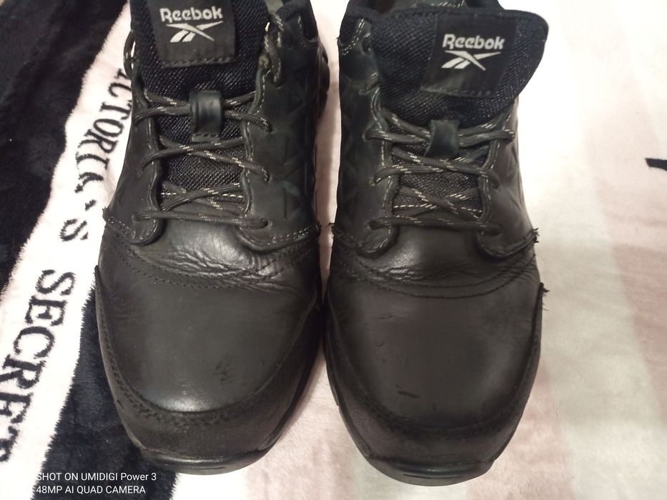 Reebok-работни обувки с бомбе 42 номер