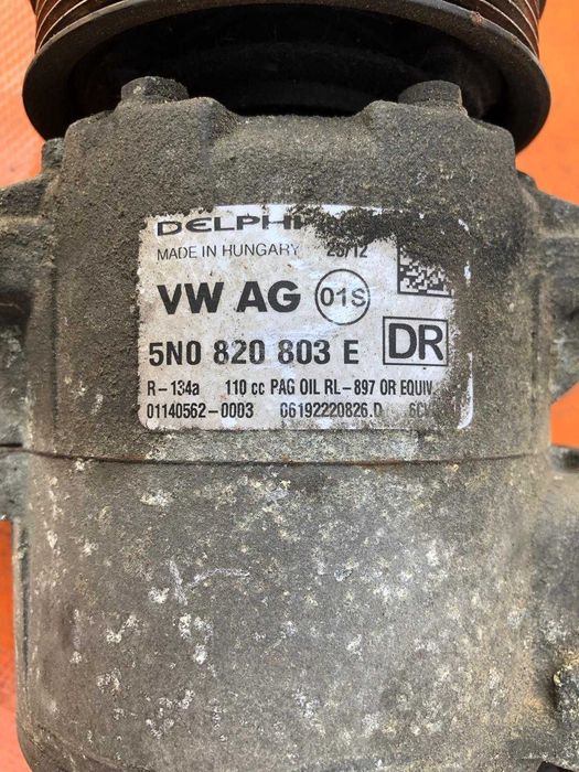 Compresor clima VW Passat B7 1.6 tdi 5N0820803E