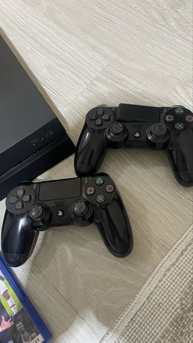 СРОЧНО продам пс4 с играми и джостиками