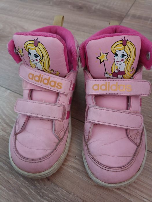 Маратонки Adidas и Pepe Jeans