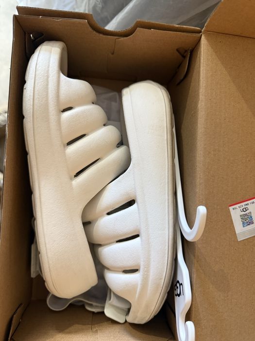 Сандали UGG бели