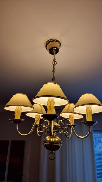 Lustra clasică la preț modern :) Suedia