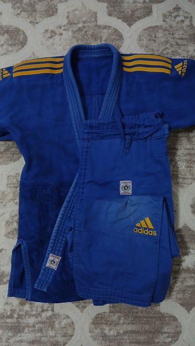 Адидас золотой оригинал