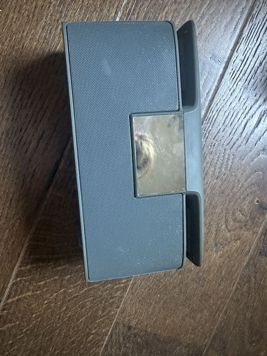 Bluetooth стерео тонколона с функция алармен часовник и FM радио тунер