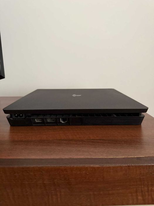 PS4 Slim 1TB + 2 controllere + Spider-Man – 700 lei negociabil