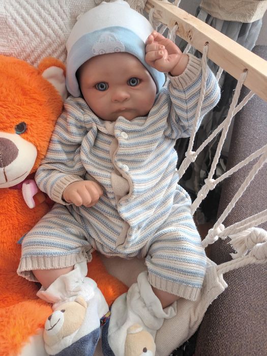 Две реалистични кукли