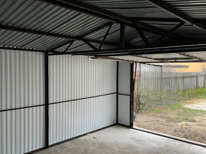 Garaj pe structura metalica usoara