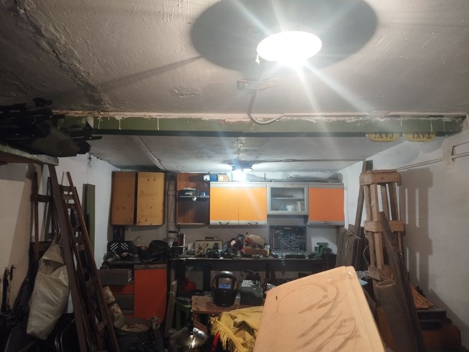 Продам гараж в городе.