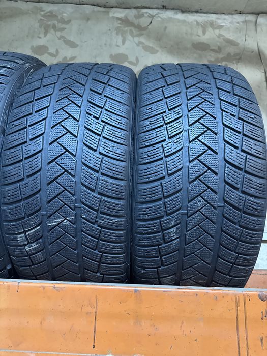 Set anvelope 315/40R21-275/45R21-Vedestein