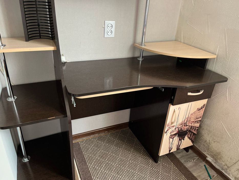 Компьютерный стол