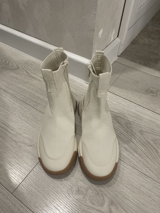 Продам кроссовки от Zara.