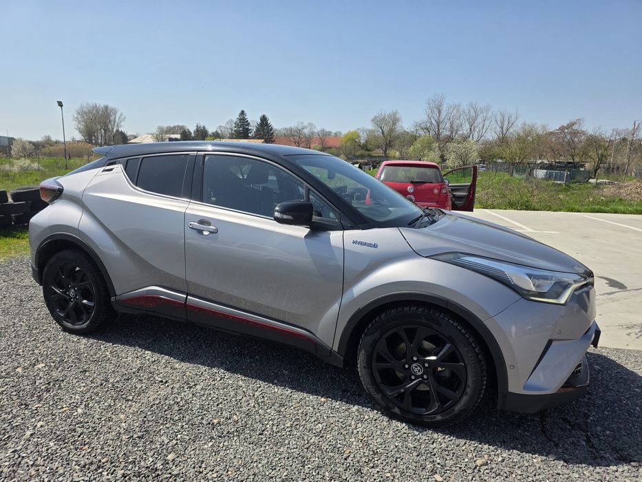 Toyota CHR hybrid benzina CVT faruri led vand intreaga sau dezmembrez