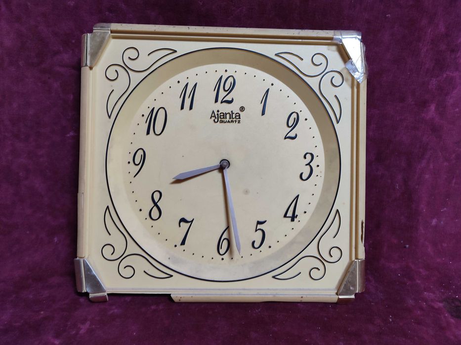 Ceasuri cu quartz defecte, de perete/de masa