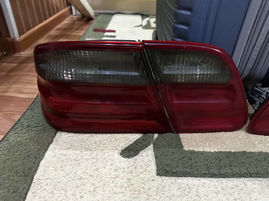 Мерседес 210 задний фар