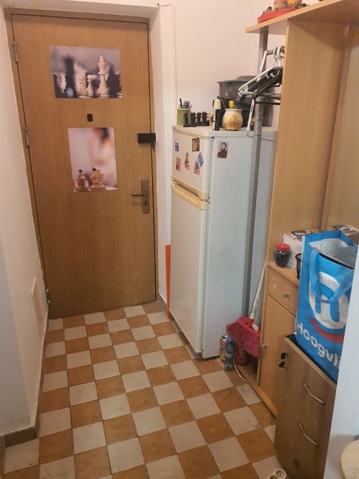 închiriez spațiu comercial la parter de bloc