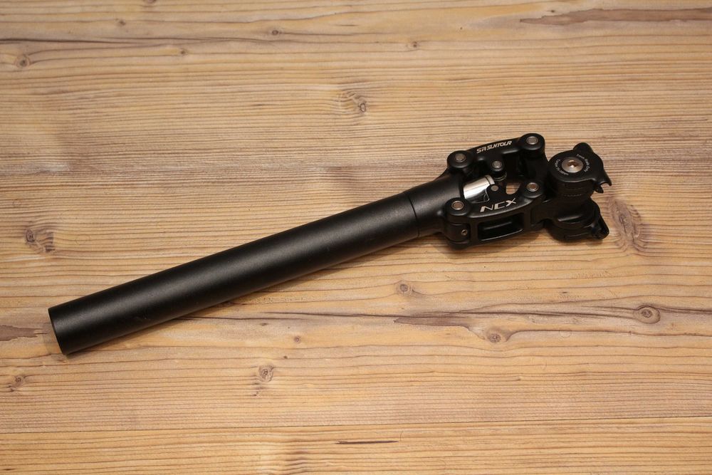 Tijă de șa cu suspensie SR Suntour SP12-NCX - 30,9 mm, aproape noua