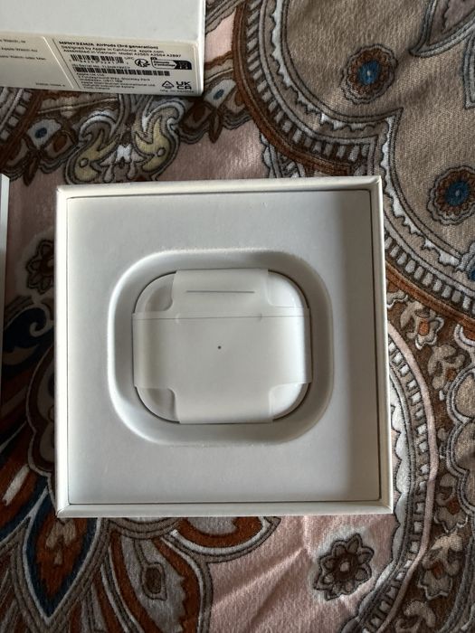 Apple AirPods 3 (3rd Generation) – Пълен комплект
