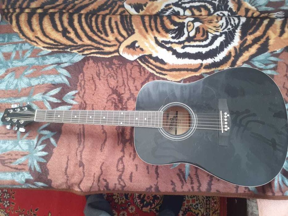 Продам гитару STAGG
