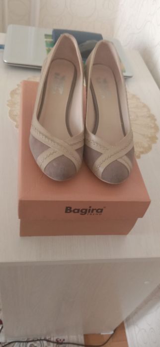 Продам замшевые туфли