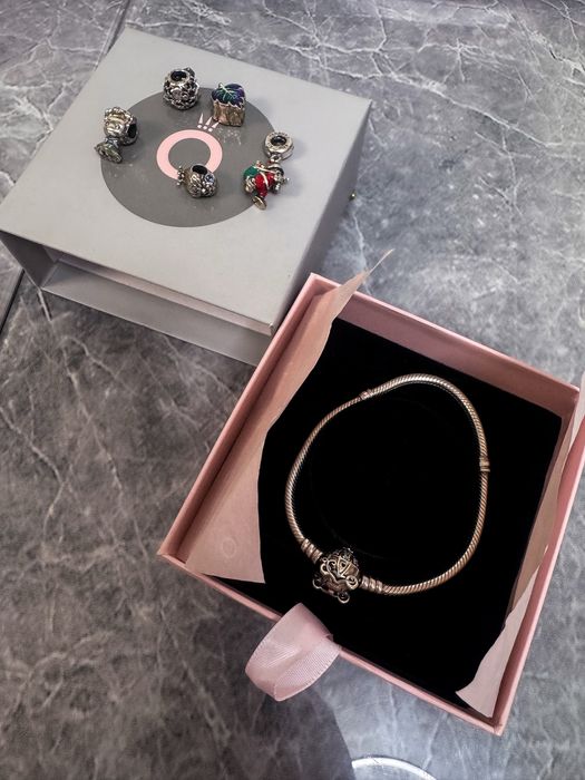 Браслет PANDORA, оригинал. С 5 шармами