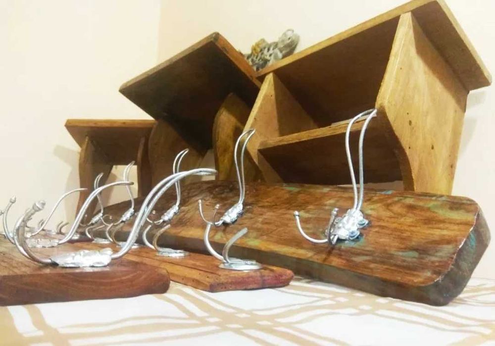 Закачалки.Винтидж стенни закачалки,етажерки,полици