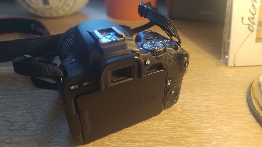 Фотоаппарат CANON 200D комплект