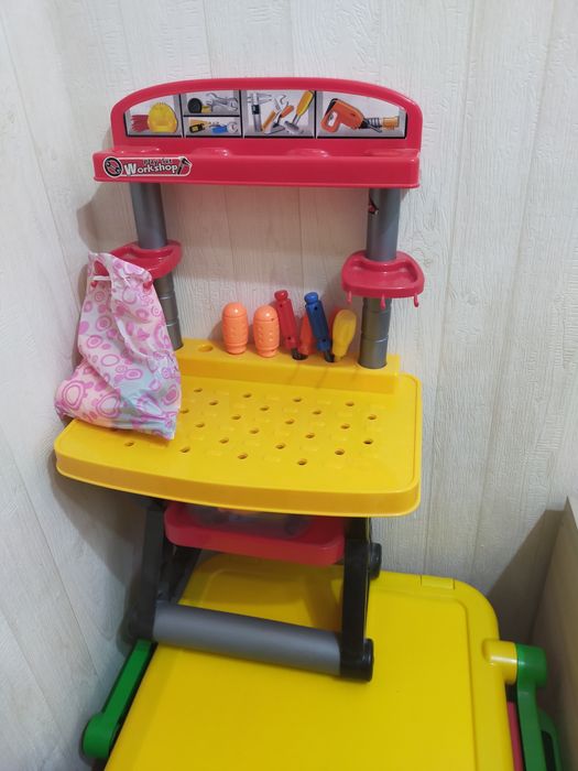 Столик детский практически новый