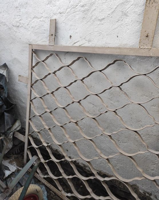 Продам решетку металлическую