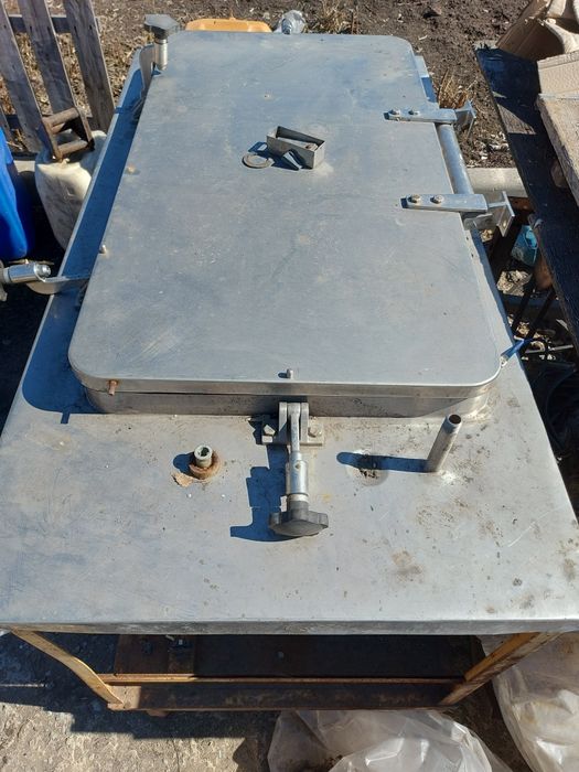 Продам. Бак из нержавейки.